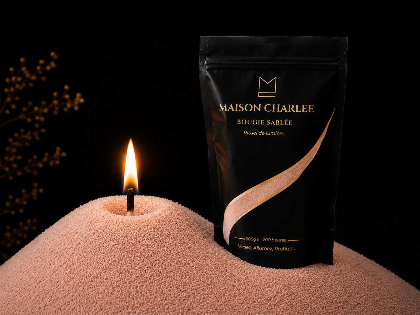 Sable de bougie Rose Sablé Maison Charlee en cire 100 % végétale avec mèche allumée