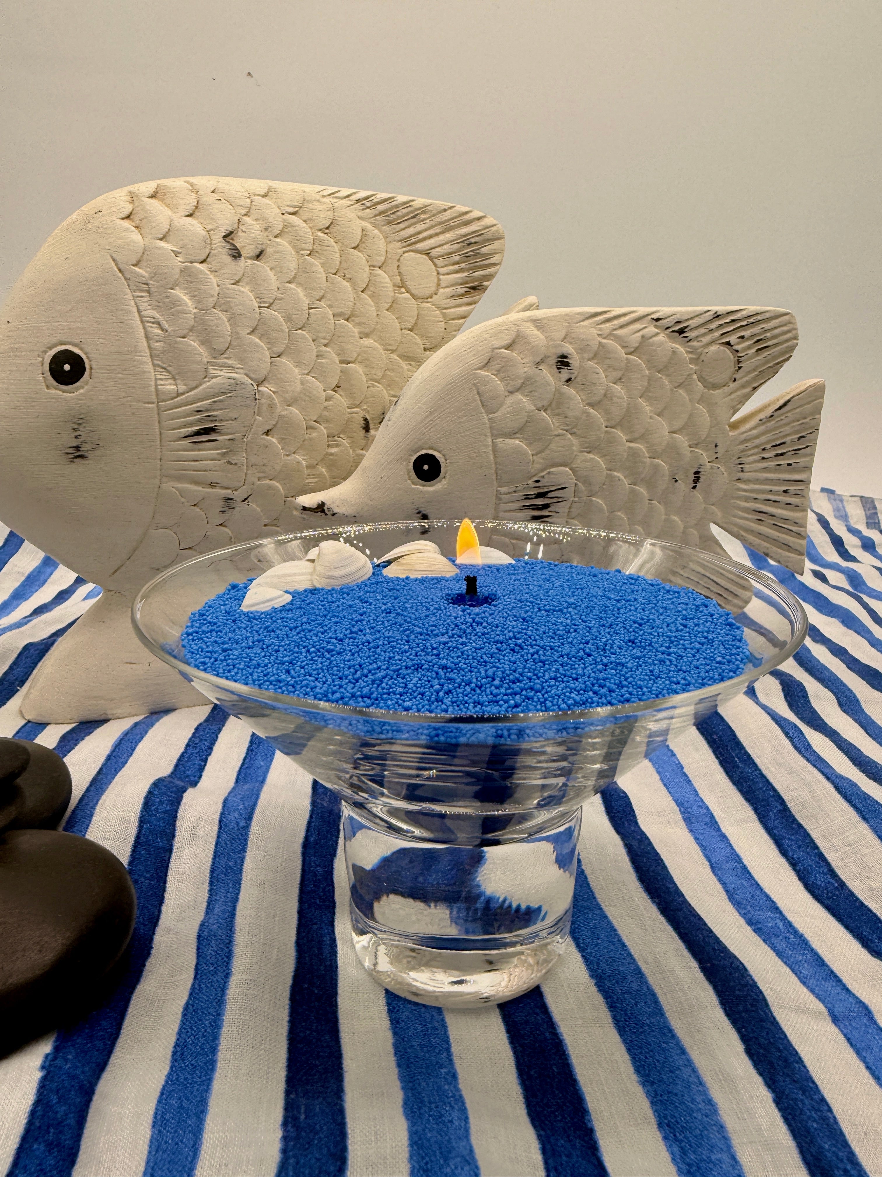 Bougie sablée bleu azur Maison Charlee avec flamme sur cire végétale
